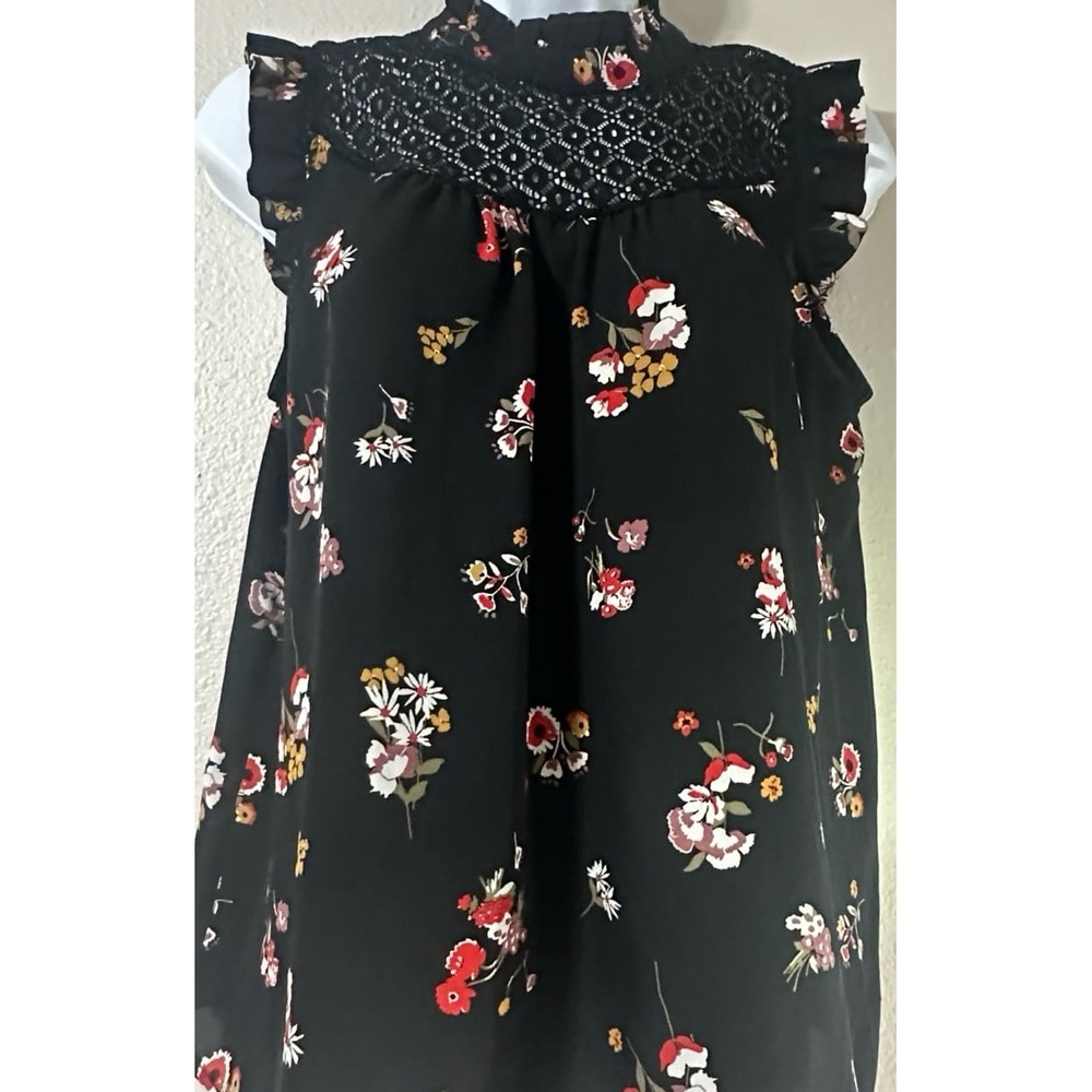 Lilly White Black Floral Sleeveless Ruffled  Lace  Top Size Med  Gorgeous!